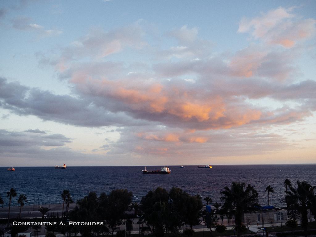 Sea Front & City Center, Amazing Sea View Limassol Ngoại thất bức ảnh